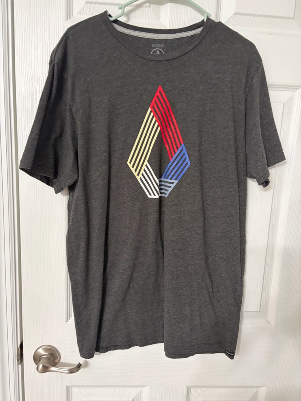 Volcom Charcoal Short Sleeve Tee with Red Yellow Blue Geometric Logo Mens XL